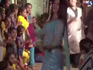 BADE BALL WALA HIJRA IN GREEN DRESS superb DANCE 3